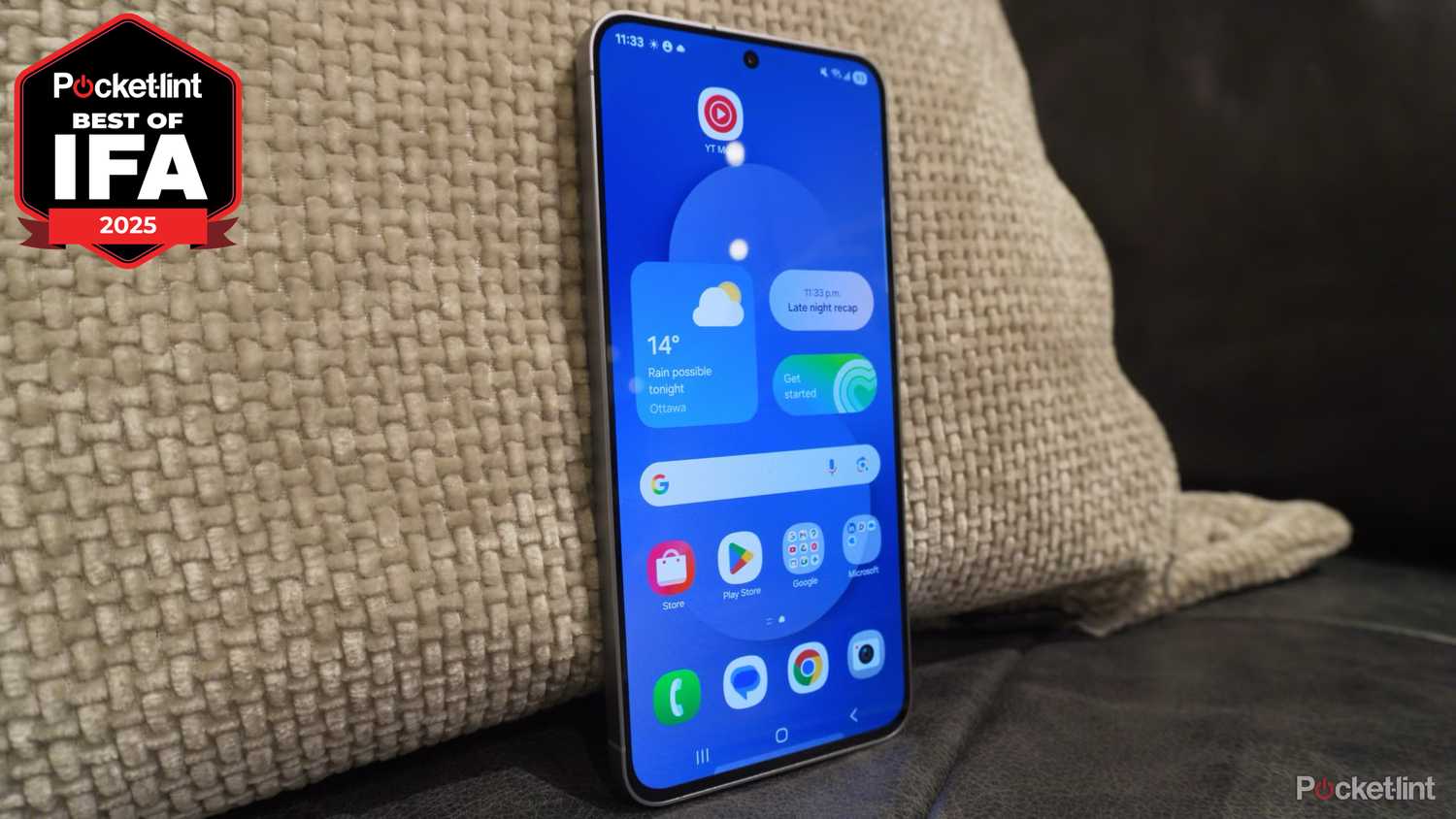 Samsung Galaxy S25 FE with IFA 2025 award badge