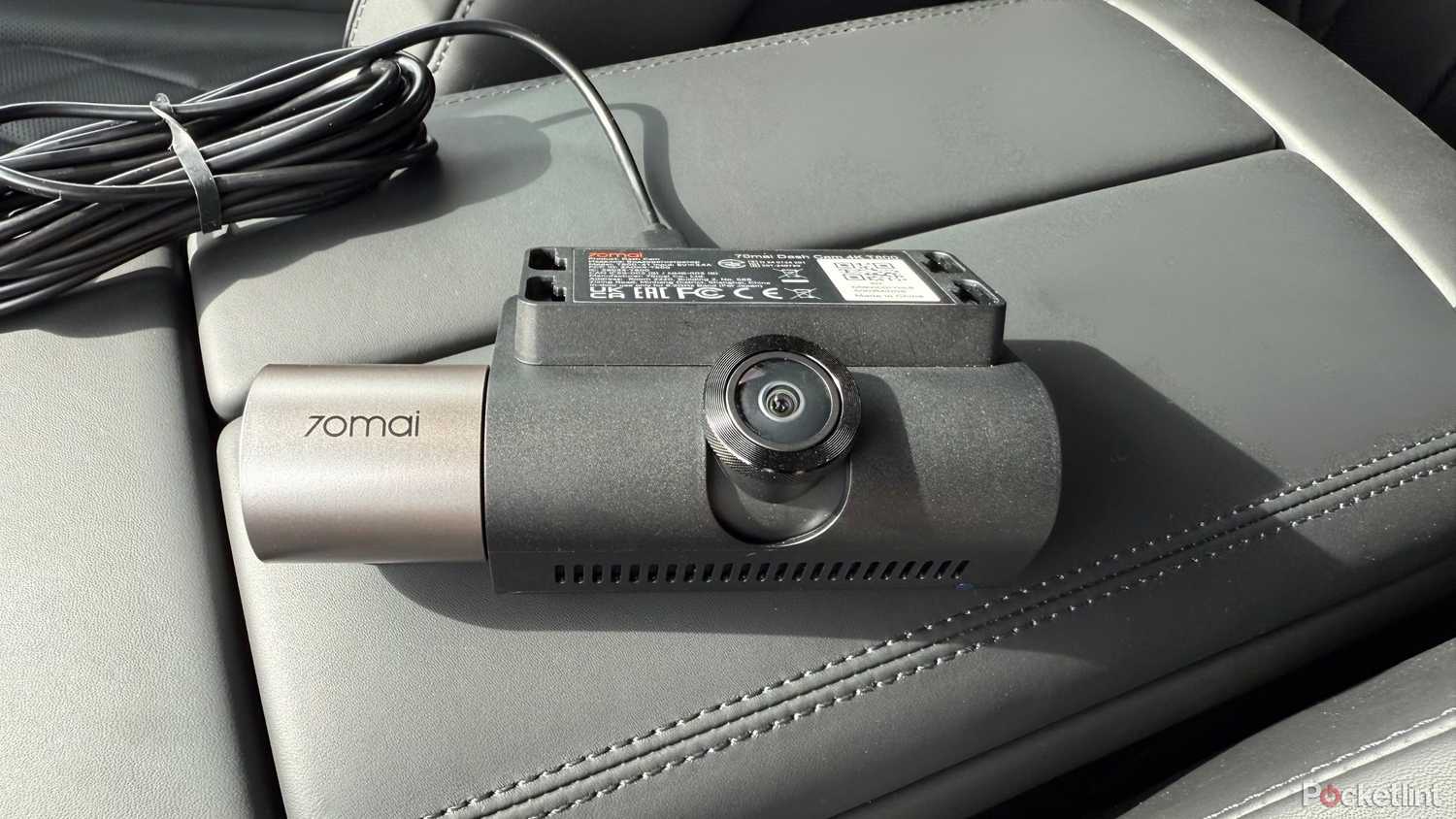 70mai 4K t800 Dash cam on a seat. 