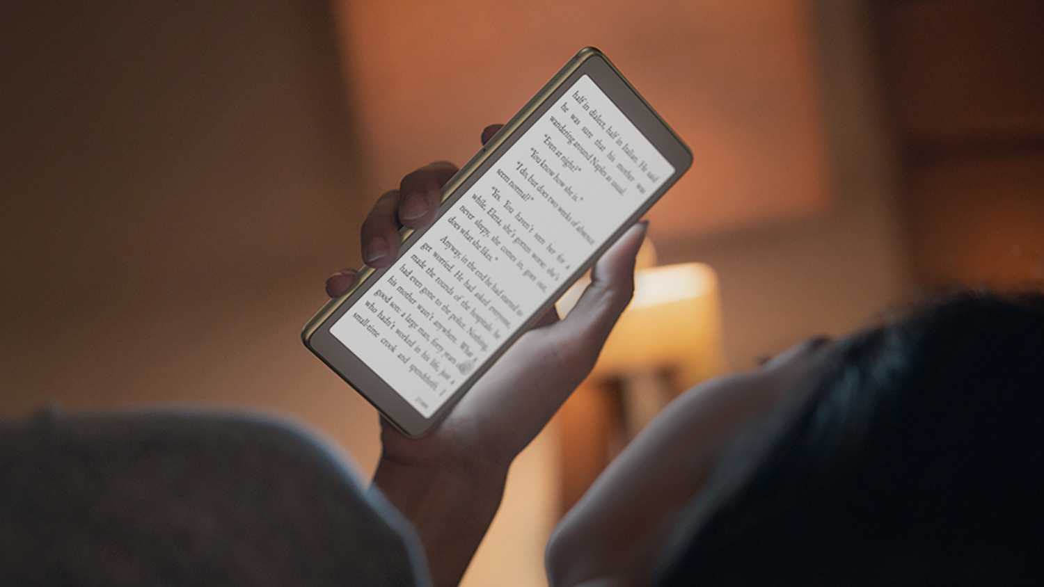 Person reading Viwoods AiPaper Reader.