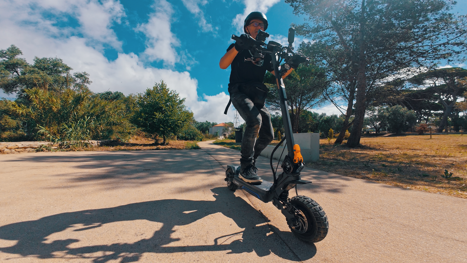 Ausom's e-scooters aim to make commuting more fun, and now they’re on sale