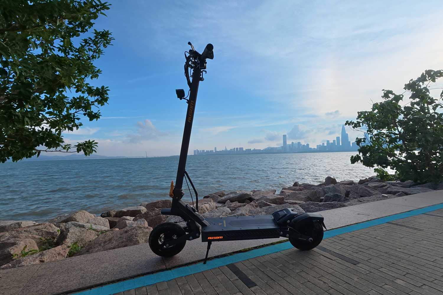 Side view of the Ausom Gosoul 2 beside a body of water