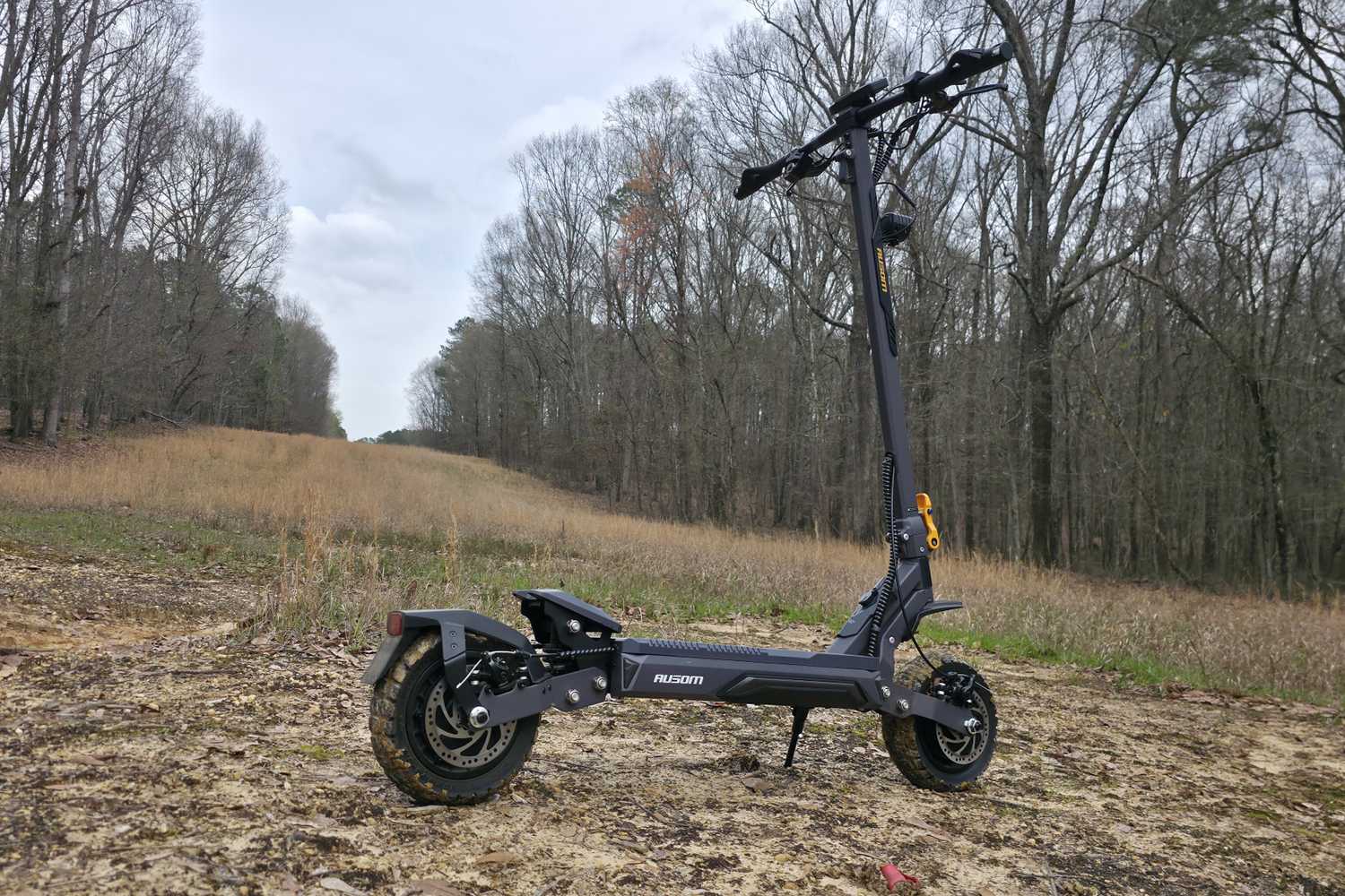 Side view of the Ausom Gosoul2 Pro Dual Motor in the mud.