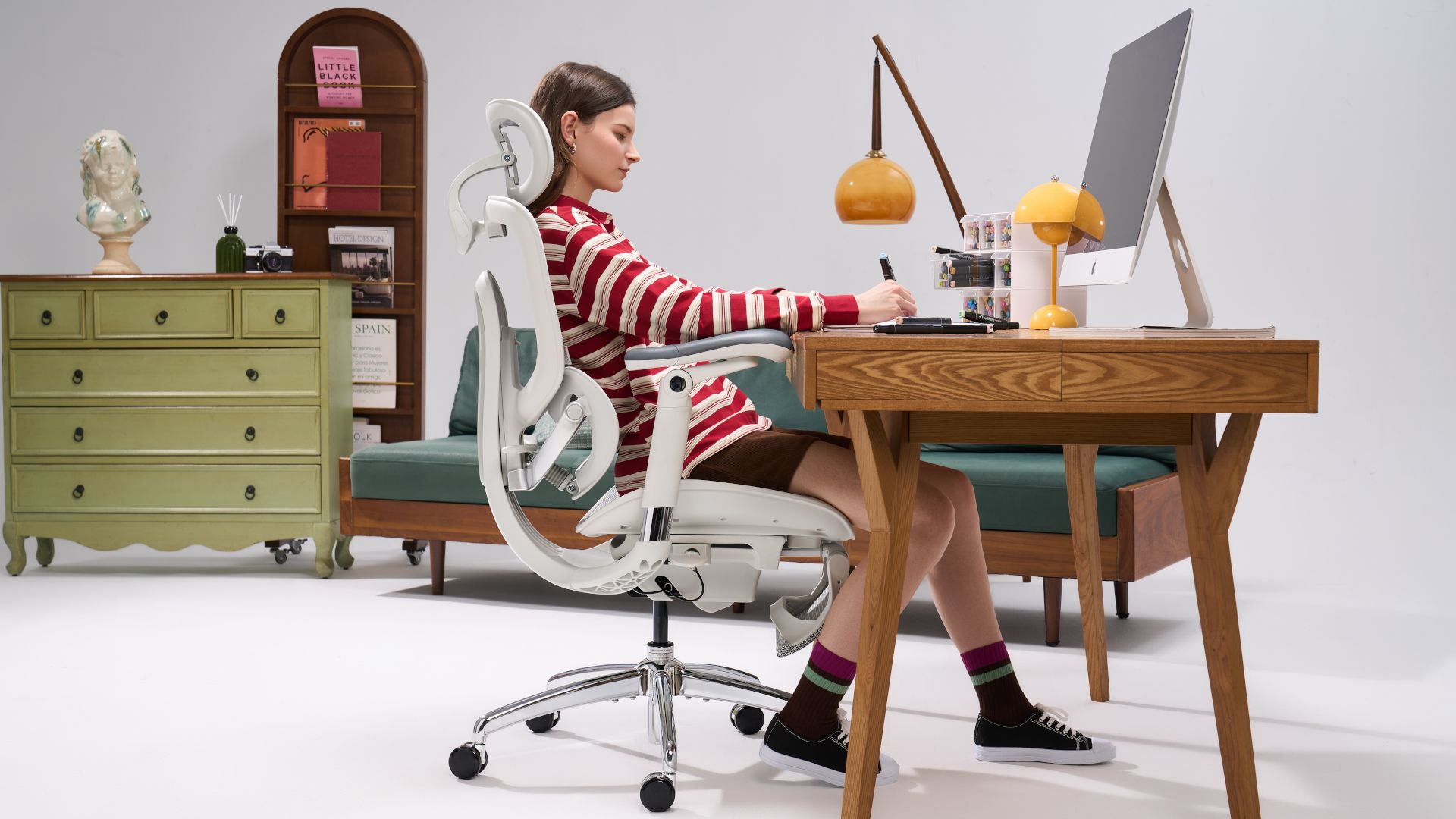 Ditch the manual levers with the Sihoo Doro C300 Pro V2 chair’s adaptive support