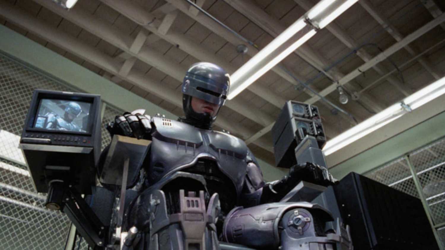RoboCop receiving diagnostic in RoboCop (1987)