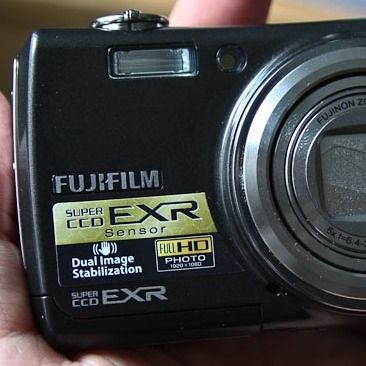 Fujifilm FinePix F200EXR digital camera