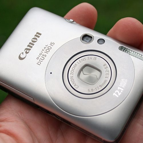Canon IXUS 100 IS digital camera