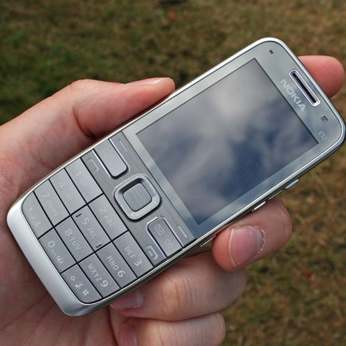 71352-phones-review-nokia-e52-