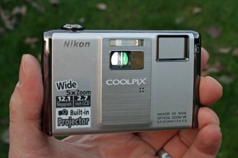 Nikon Coolpix S1000pj digital camera