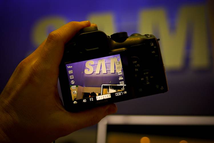 First Look: Samsung NX10 camera