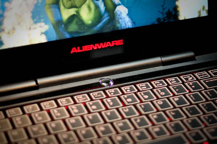 First Look: Alienware M11x