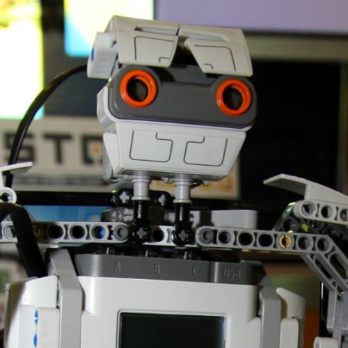 LEGO Mindstorms NXT 2.0 launches
