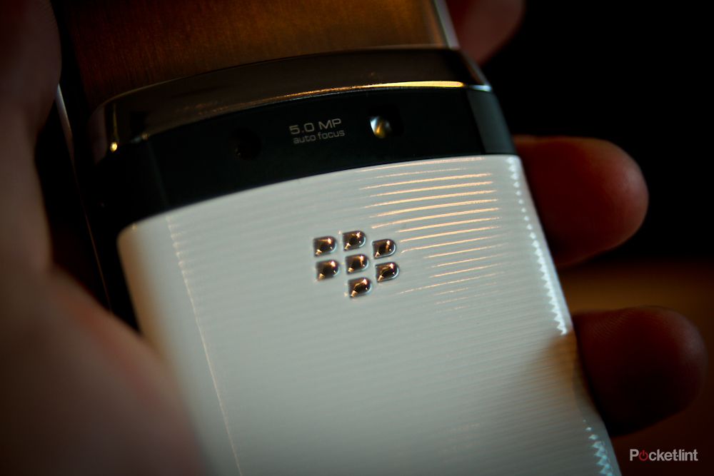 white blackberry torch hands on image 13