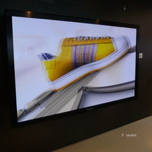 Panasonicモニター Panasonic's TH-103VX200W 103-inch 3D plasma hands-on