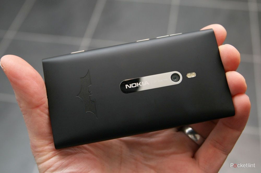 nokia lumia 800 batman edition pictures and hands on image 8