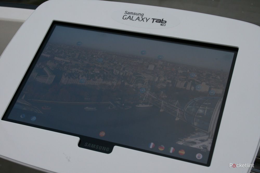london eye pod packing samsung galaxy tab 10 1 pictures and hands on image 15
