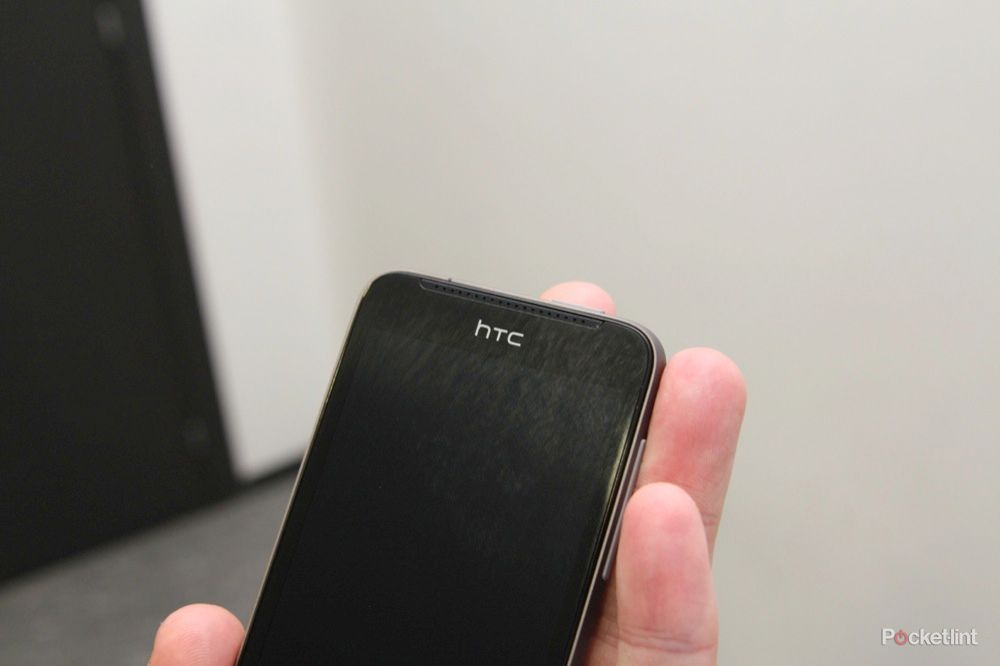 htc one v pictures and hands on image 9