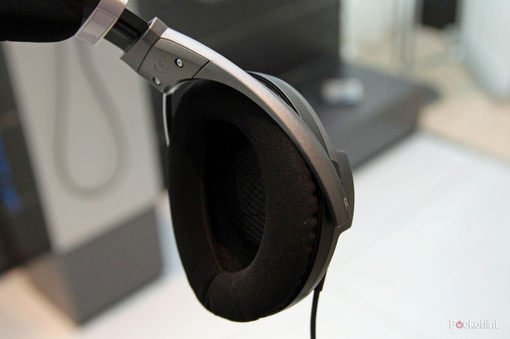 sennheiser hd 700 pictures and ears on image 4