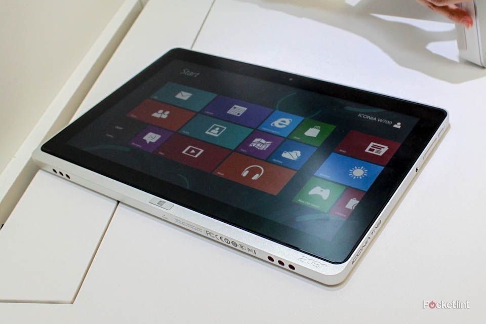 Acer Iconia W510 and Iconia W710 pictures and hands-on