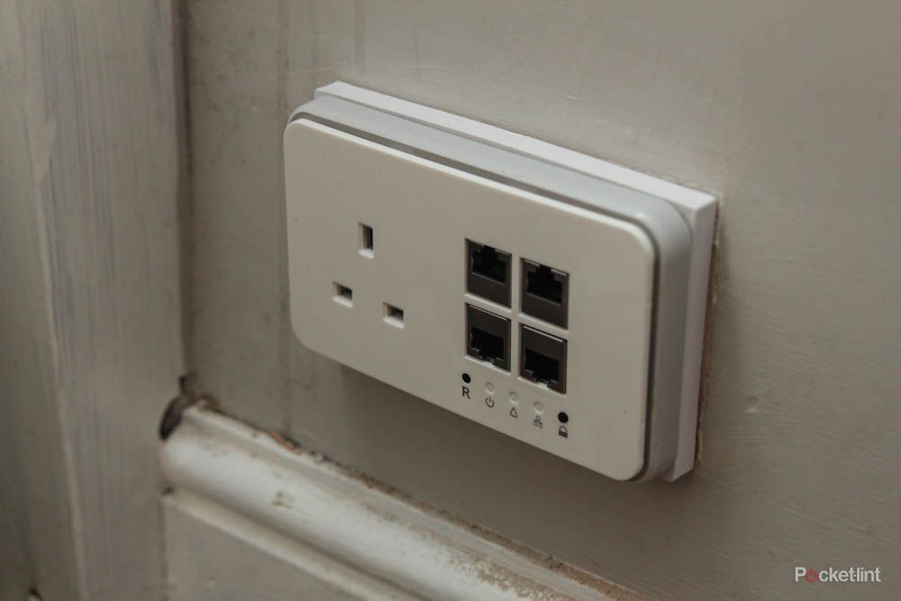 hands on power ethernet all in one ethernet enabled powerline socket review image 4