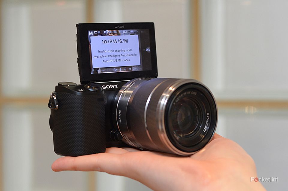 Sony NEX-5R pictures and hands-on