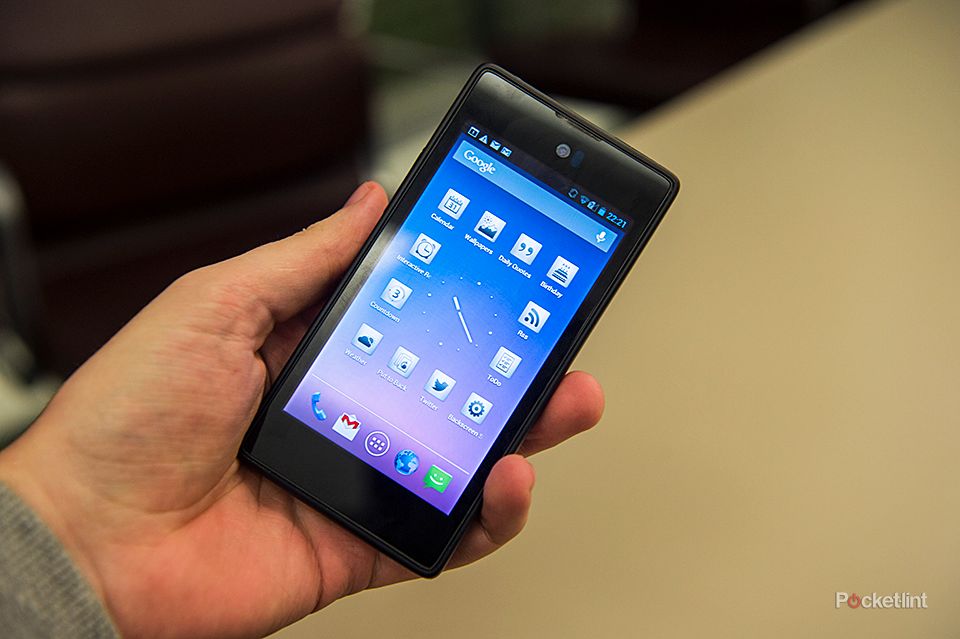Yota Devices YotaPhone dual-screen smartphone meets eBook reader