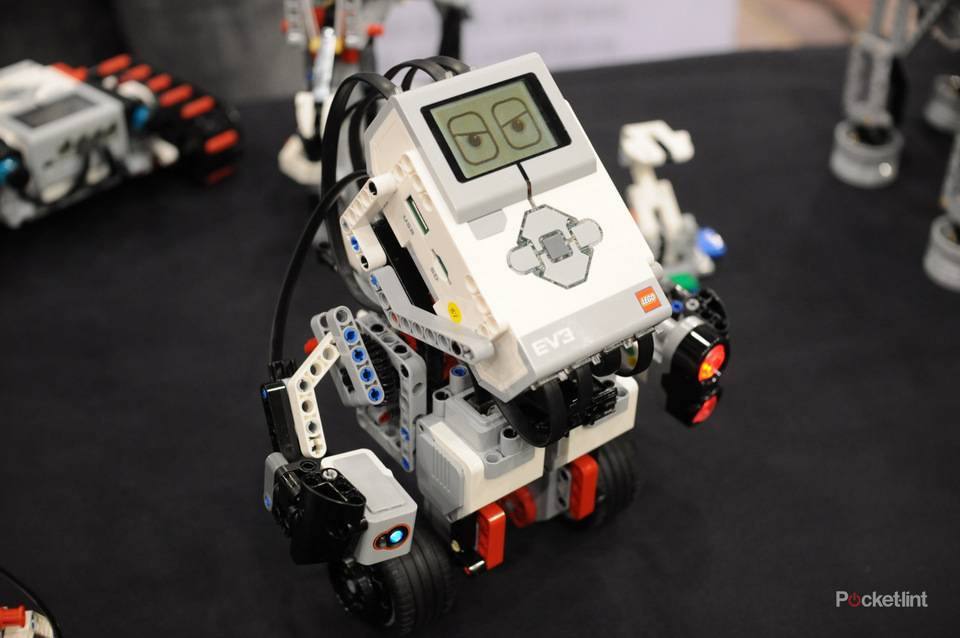 Lego Mindstorms EV3 pictures and hands-on
