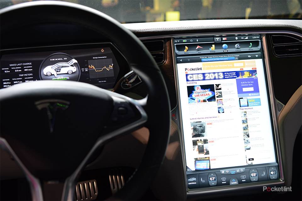 Tesla Model S 17-inch screen pictures and hands-on