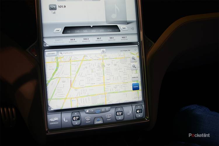 Tesla Model S 17-inch screen pictures and hands-on