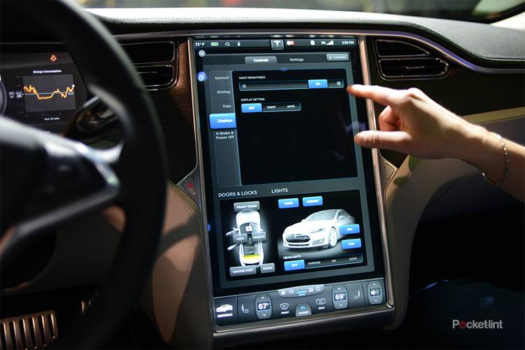 Tesla Model S 17-inch screen pictures and hands-on