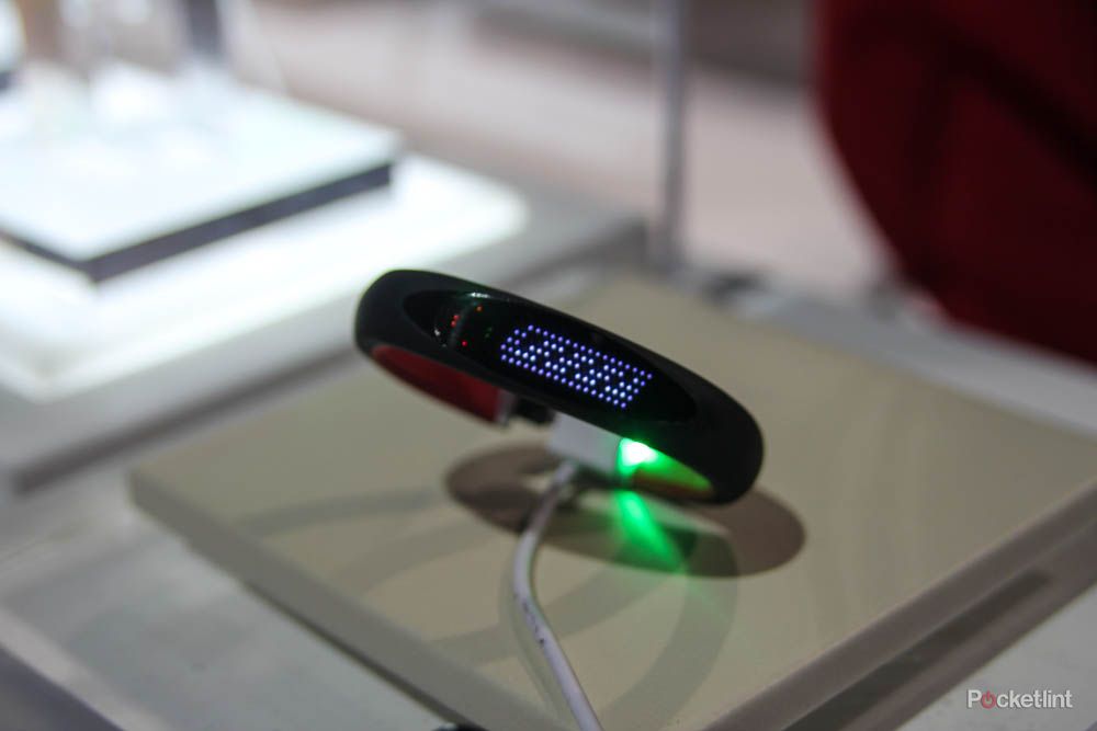 lg smart activity tracker takes on nike fuel band we go hands on image 2