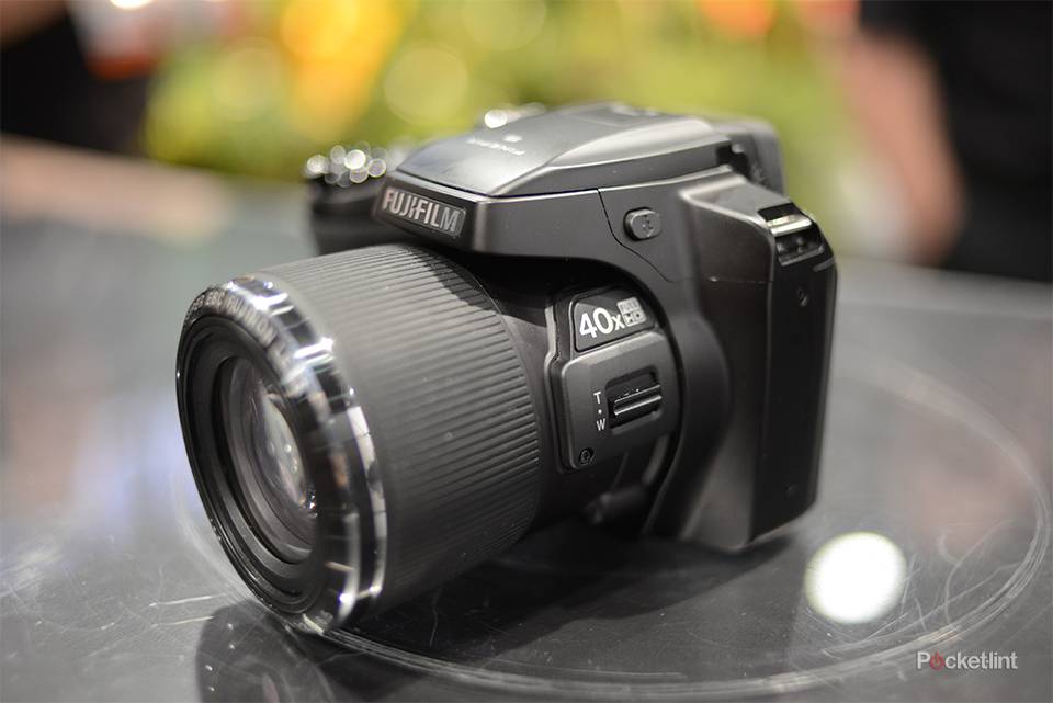 Fujifilm FinePix S8200 pictures and hands-on