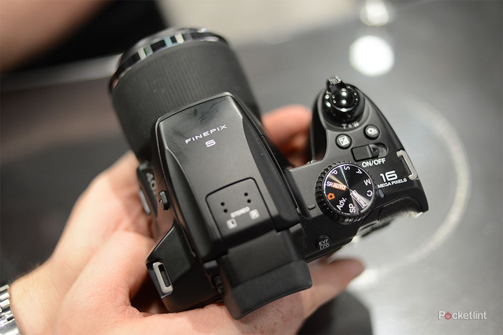 Fujifilm FinePix S8200 pictures and hands-on