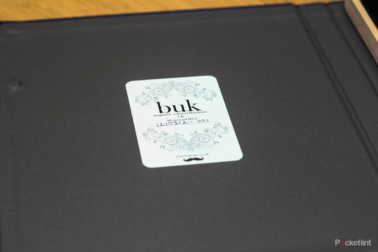 bukcase turns your tablet into a book image 4