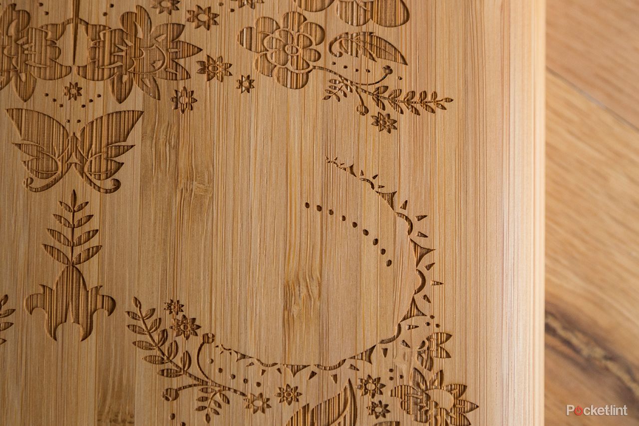 etch laser cut bamboo ipad case looks tres cool personalise your apple device image 2