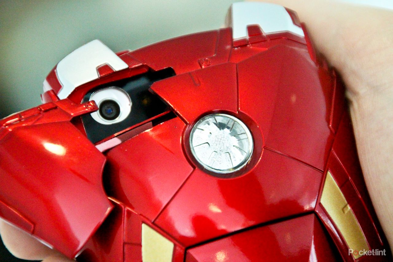 iron man mark vii iphone 5 case pictures and hands on image 5