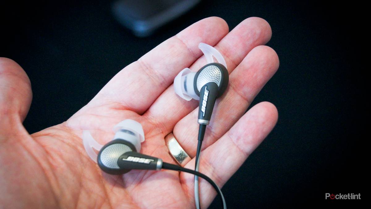Hands-on: Bose QuietComfort 20 review - in-ear noise-cancelling 