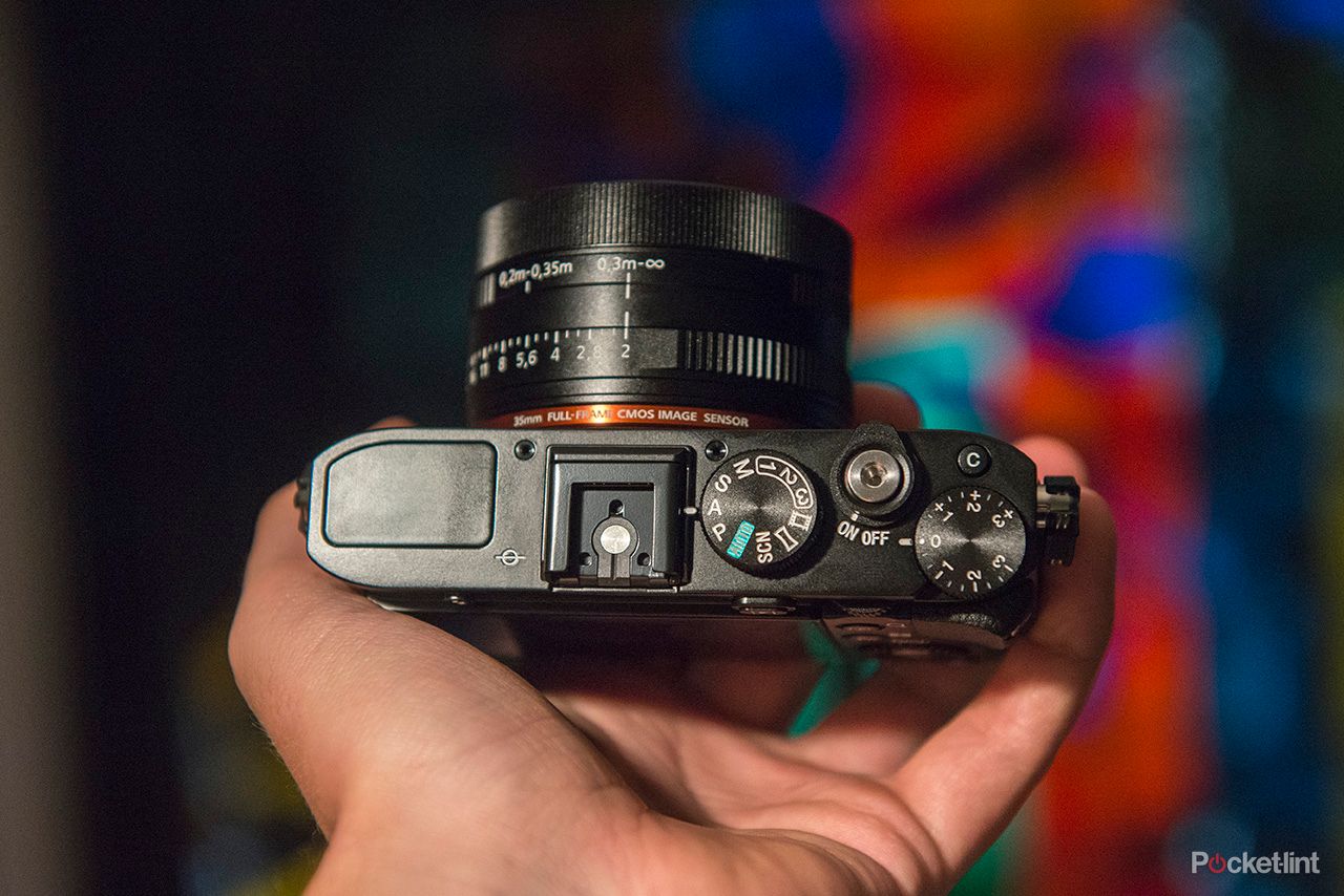 hands on sony cyber shot rx1r review image 2