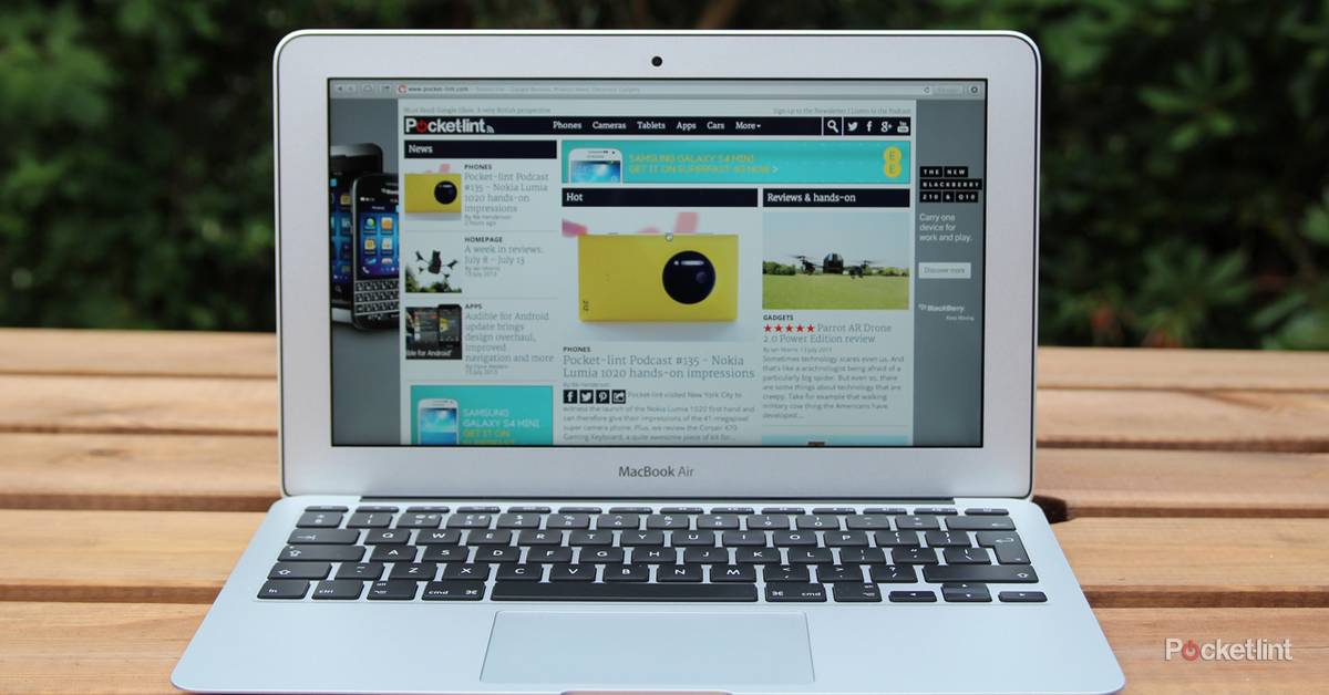 122326-laptops-review-apple- 
