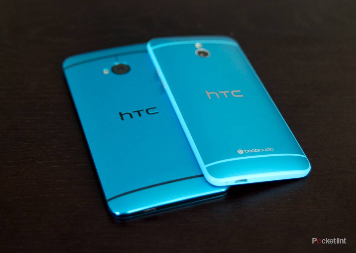Blue HTC One and blue HTC One Mini pictures and hands-on, image size:1200x853