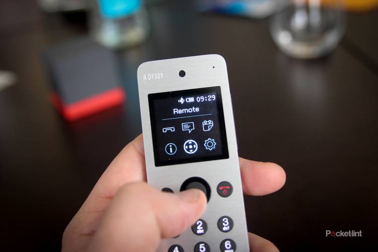 Htc Mini Hands-on: HTC mini+ is a bluetooth handset and remote for your larger phone