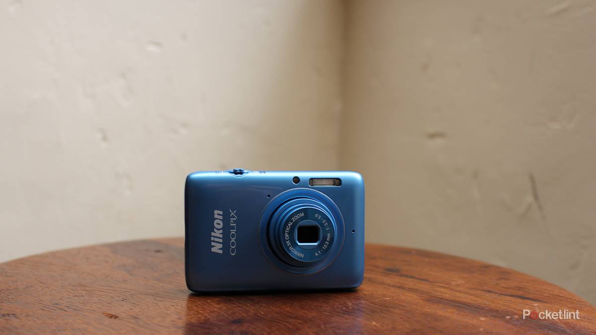 Nikon Coolpix S02 hands-on: A dinky camera fit for Bond