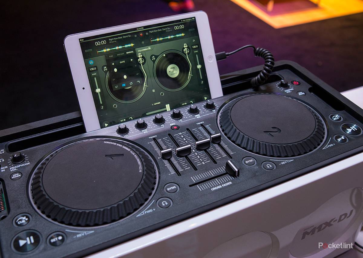 Philips M1X-DJ sound system, we go in the mix with the Armin Van 