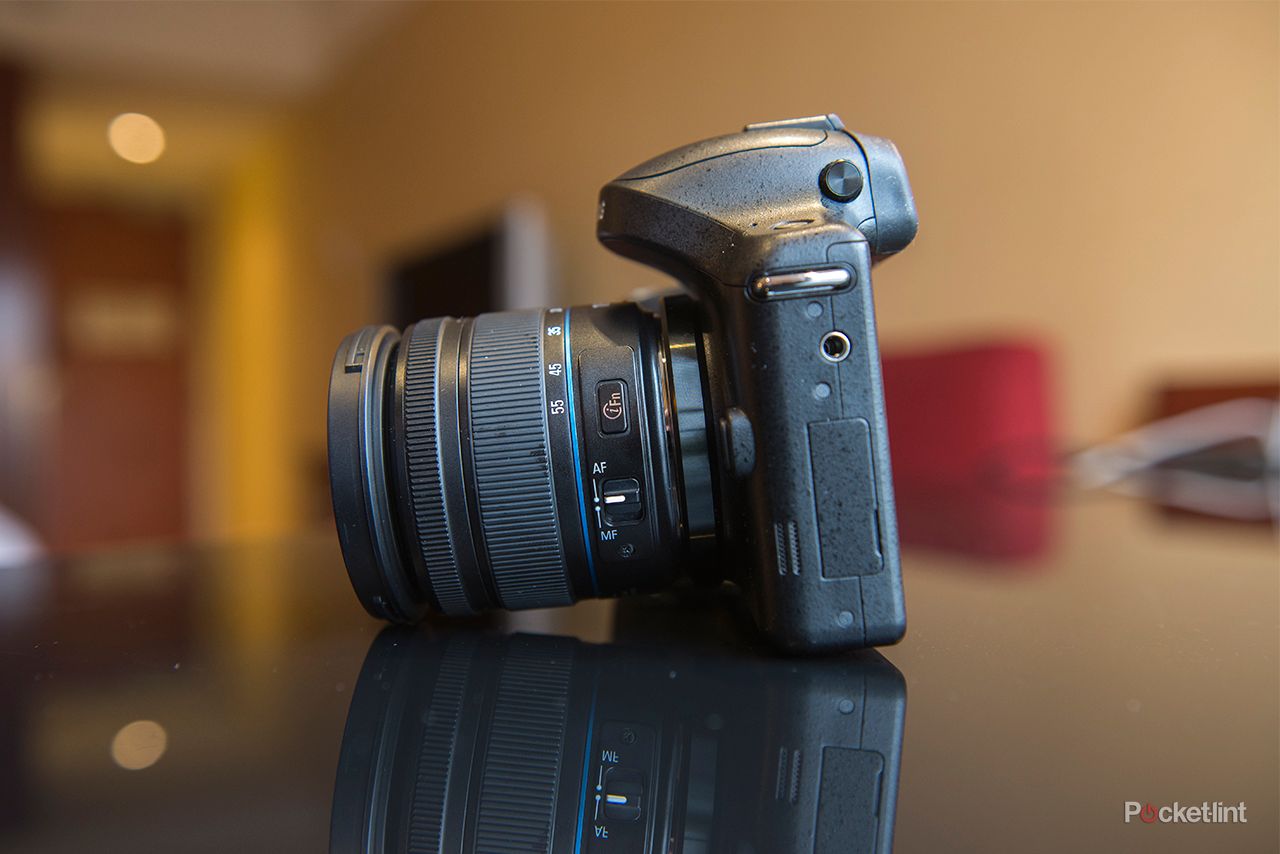 GALAXY NX EK-GN120 Android カメラ　30mm f2 Samsung Galaxy NX-GN120 Android™-powered 20-megapixel compact