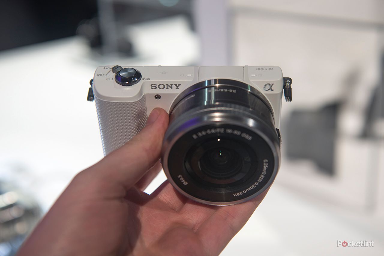 Hands-on: Sony Alpha A5000 is small yet mighty