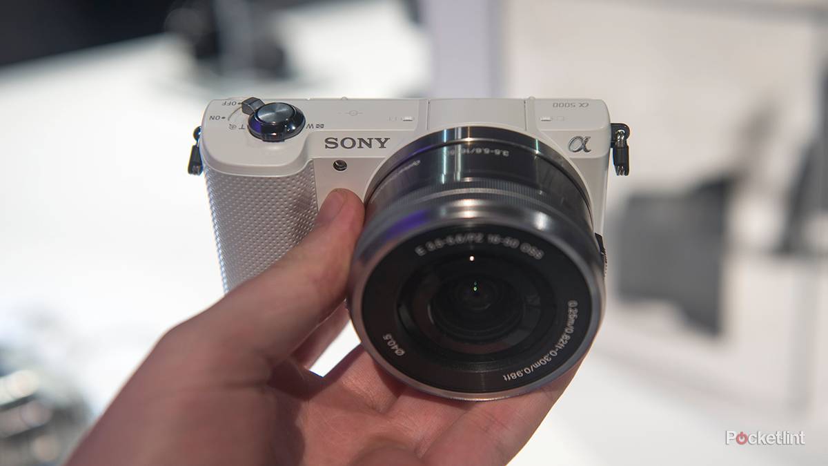 Hands-on: Sony Alpha A5000 is small yet mighty