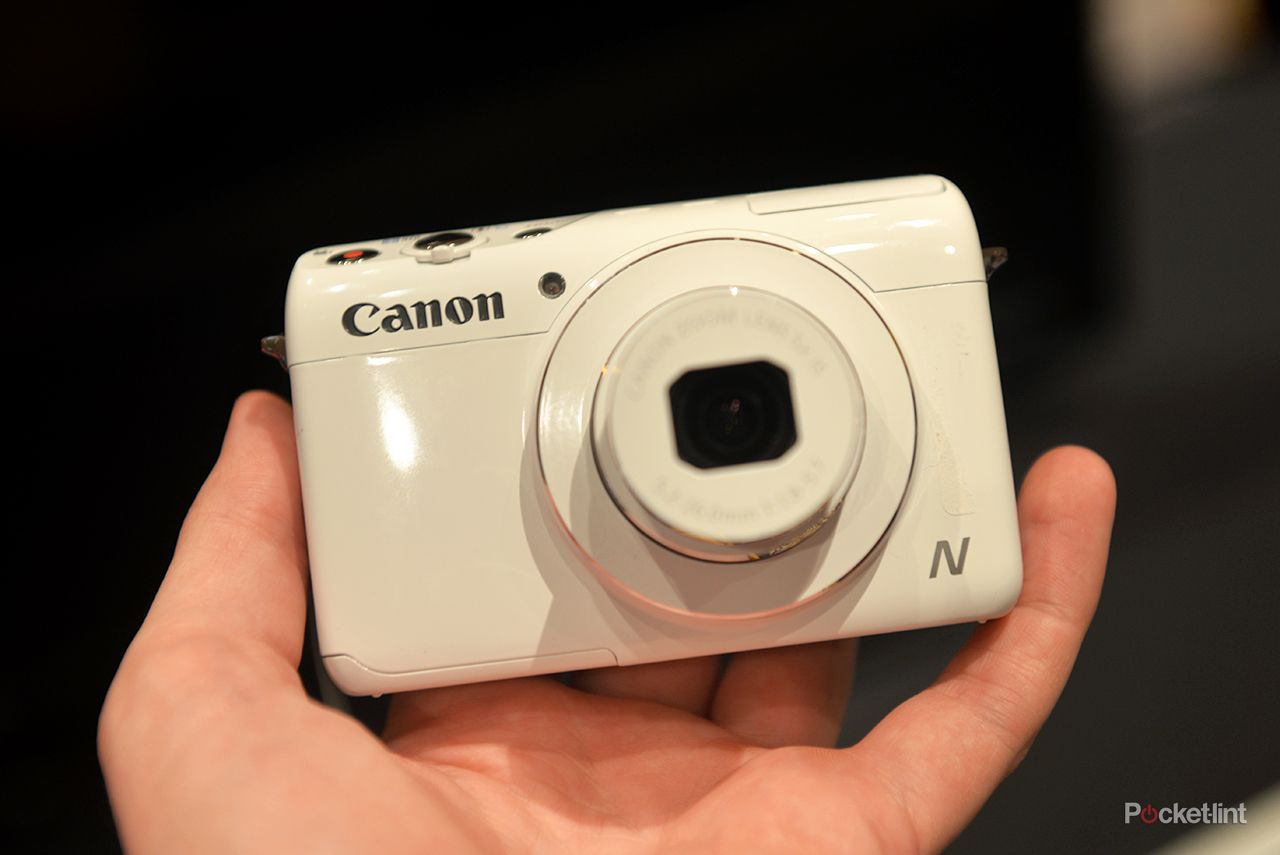 Hands-on: Canon PowerShot N100 goes whacky with front and rear cameras