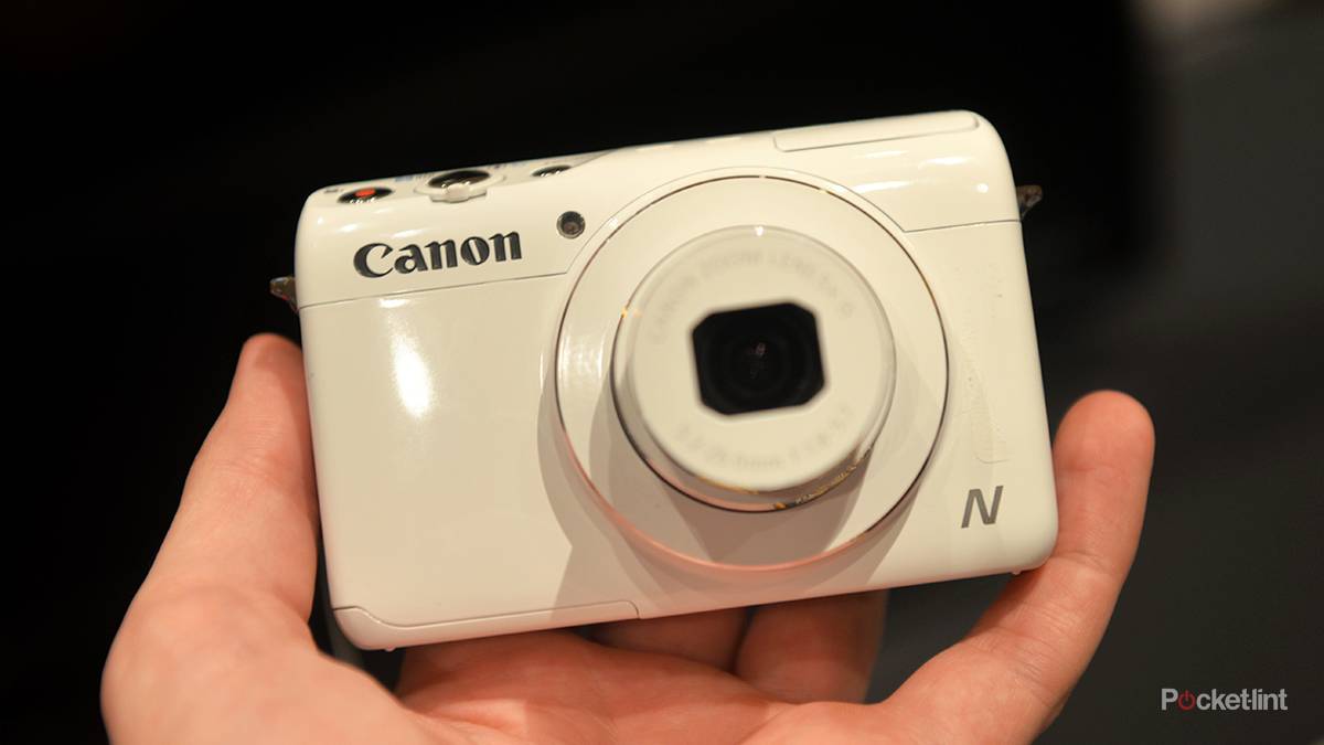 Hands-on: Canon PowerShot N100 goes whacky with front and rear cameras