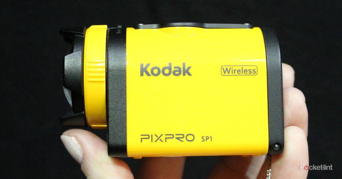 128039-cameras-news-hands-on- 