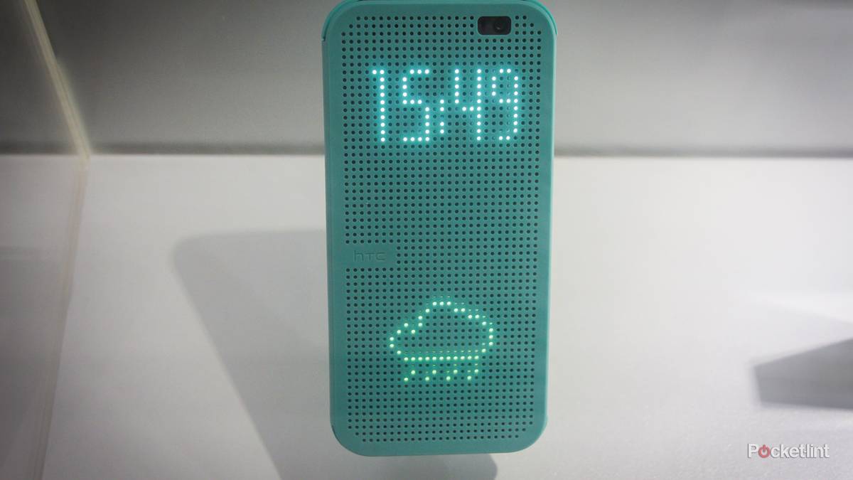 HTC One (M8) Dot View cover pictures and hands-on