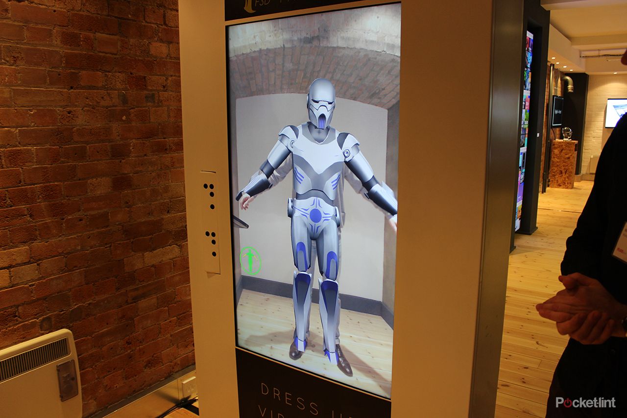 augmented reality changing room lets you try on clothes without stripping off image 4